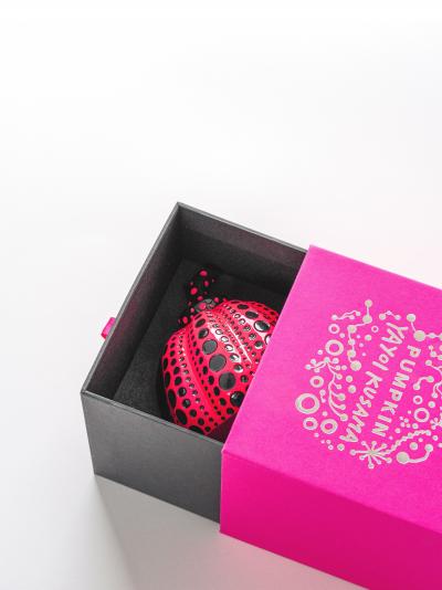 Yayoi KUSAMA - Mini Pumpkin (Black/Pink) - Résine peinte à la main 2