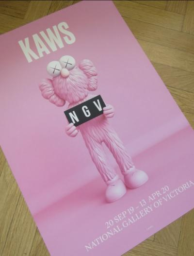 KAWS - Affiche originale d’exposition (version rose) - NGV Melbourne - 2019 2
