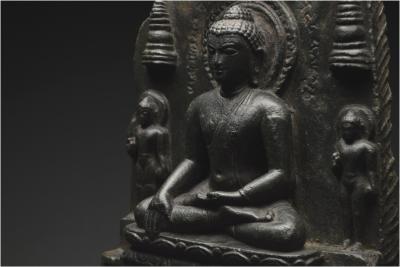 Inde, Dynastie Pala-Sena, Xème-XIIème siècle, Fragment de stèle en pierre représentant Bouddha 2