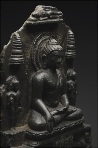 Inde, Dynastie Pala-Sena, Xème-XIIème siècle, Fragment de stèle en pierre représentant Bouddha 2