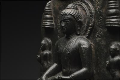 Inde, Dynastie Pala-Sena, Xème-XIIème siècle, Fragment de stèle en pierre représentant Bouddha 2