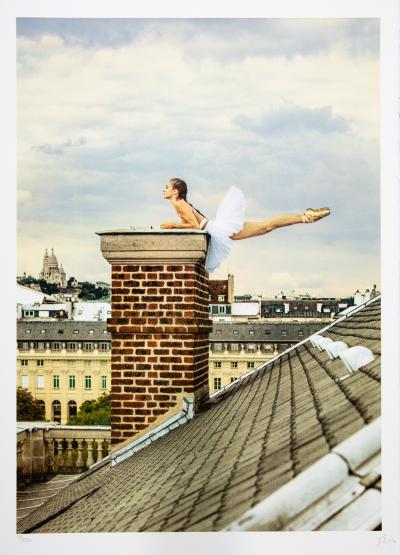 JR : Ballet sur les toits de Paris, 2022 - Lithographie originale signée 2