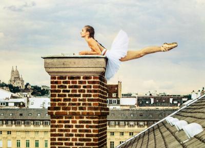 JR : Ballet sur les toits de Paris, 2022 - Lithographie originale signée 2