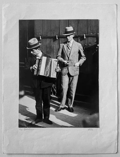 Marcel Bovis - Accordéoniste et Paul Grimault, Paris, 1927 - Tirage argentique 2