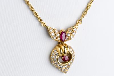 ollier de la marque FRED en Or 18 Carats, Diamants et Rubis 1,78 ct – Pièce d’Exception, Élégance Vintage 2