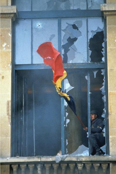José Nicolas - Révolution Roumaine, Bucarest, 1989 - Tirage Lambda 2