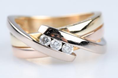 Bague Guy Laroche en Trois Ors 18K avec Diamants 2