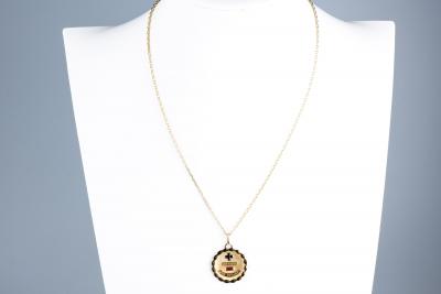 Pendentif Augis “Plus qu’hier, moins que demain” en Or 18 Carats 2