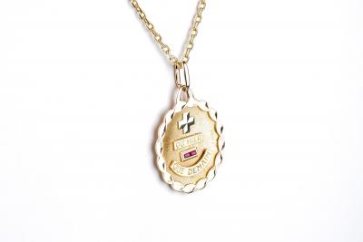 Pendentif Augis “Plus qu’hier, moins que demain” en Or 18 Carats 2