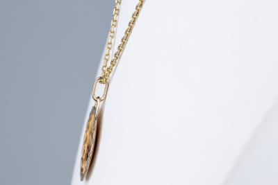 Pendentif Augis “Plus qu’hier, moins que demain” en Or 18 Carats 2
