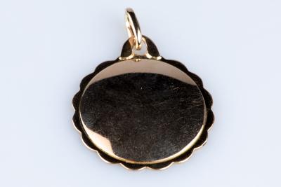 Pendentif Augis “Plus qu’hier, moins que demain” en Or 18 Carats 2