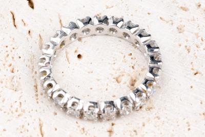 Alliance Éternité en Or Blanc 18 Carats et Diamants 2