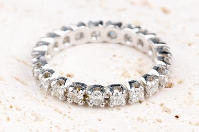 Alliance Éternité en Or Blanc 18 Carats et Diamants 2