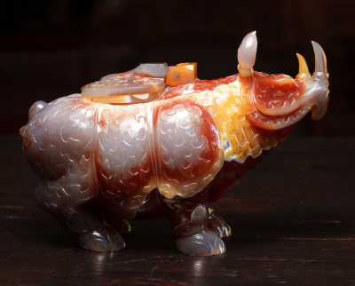 Chine nord-est,  Le Rhinocéros flamboyant,  Agate cornaline de la province du Heilongjiang, 2