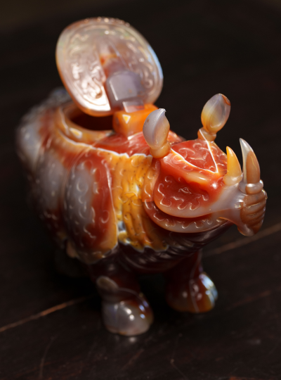 Chine nord-est,  Le Rhinocéros flamboyant,  Agate cornaline de la province du Heilongjiang, 2
