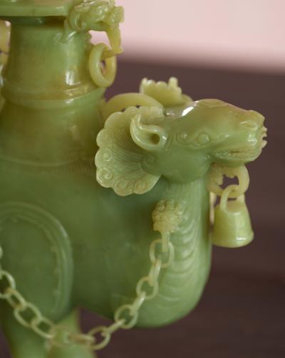 Chine région du Xinjiang ,  animaux fantastiques  sculptés en Jade céladon,  début XXᵉ siècle 2