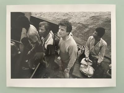 José Nicolas - Bernard Kouchner en Mer de Chine 1987 - Tirage argentique 2