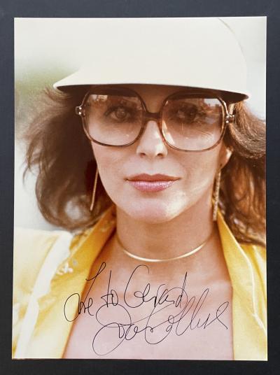 Gérard FOUQUET -  Joan Collins, Année 70, autographe original sur le tirage d’époque, cachet de l’auteur au dos