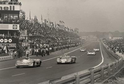 Jacques Violet - Passages des bolides 24h du Mans 1970 - Tirage argentique 2