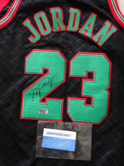 Michael Jordan- Jersey, hand signed 2