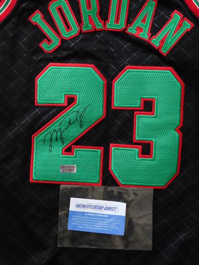 Michael Jordan- Jersey, hand signed 2