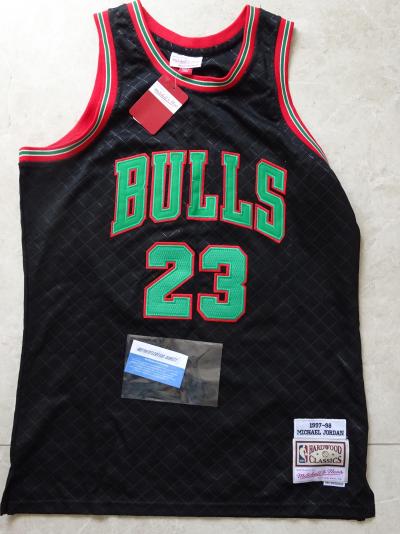 Michael Jordan- Jersey, hand signed 2