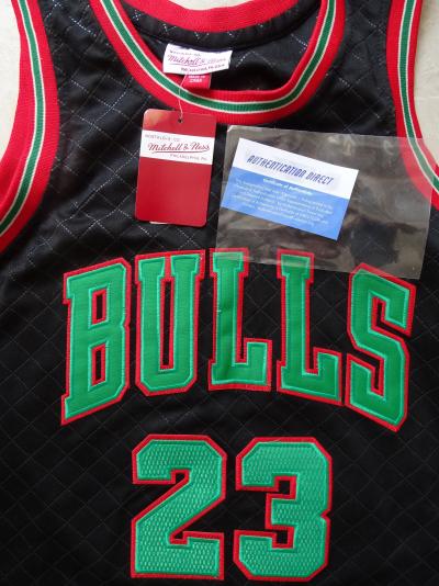 Michael Jordan- Jersey, hand signed 2