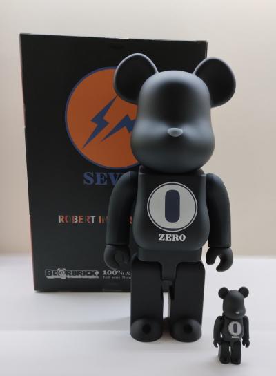 Medicom Toy - ROBERT INDIANA × fragmentdesign 100％ & 400％black- Sculpture 2