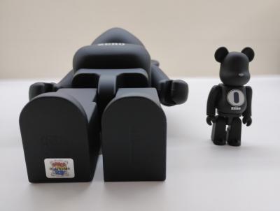 Medicom Toy - ROBERT INDIANA × fragmentdesign 100％ & 400％black- Sculpture 2