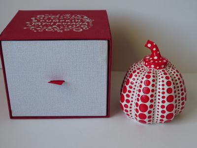 Yayoi Kusama - Citrouille - Résine peinte à la main 2