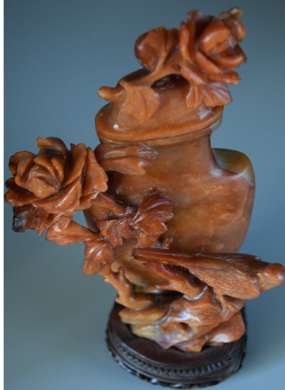 vase entouré de branches 2