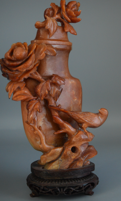 vase entouré de branches 2