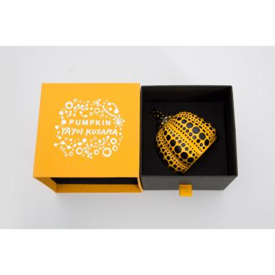 Yayoi KUSAMA - 3 Mini Pumpkin (Yellow / Red / Pink) - Résine peinte à la main 2