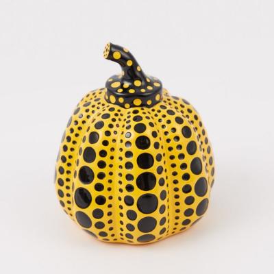 Yayoi KUSAMA - ensemble de 3 Mini Pumpkins (Yellow / Red / Pink) - Résine peinte à la main 2