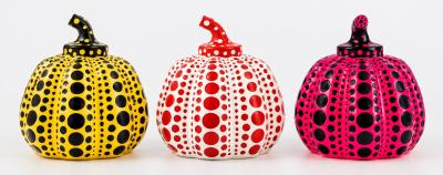 Yayoi KUSAMA - 3 Mini Pumpkin (Yellow / Red / Pink) - Résine peinte à la main 2