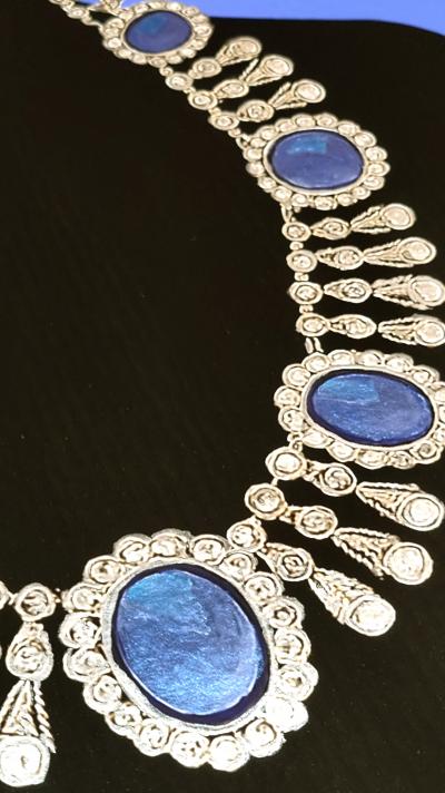 Onna Medeis, Les bijoux volés 1, sérigraphie rehaussée, 2025 2