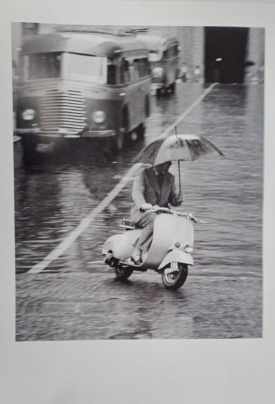 Vespa sous la pluie - Affiche 2