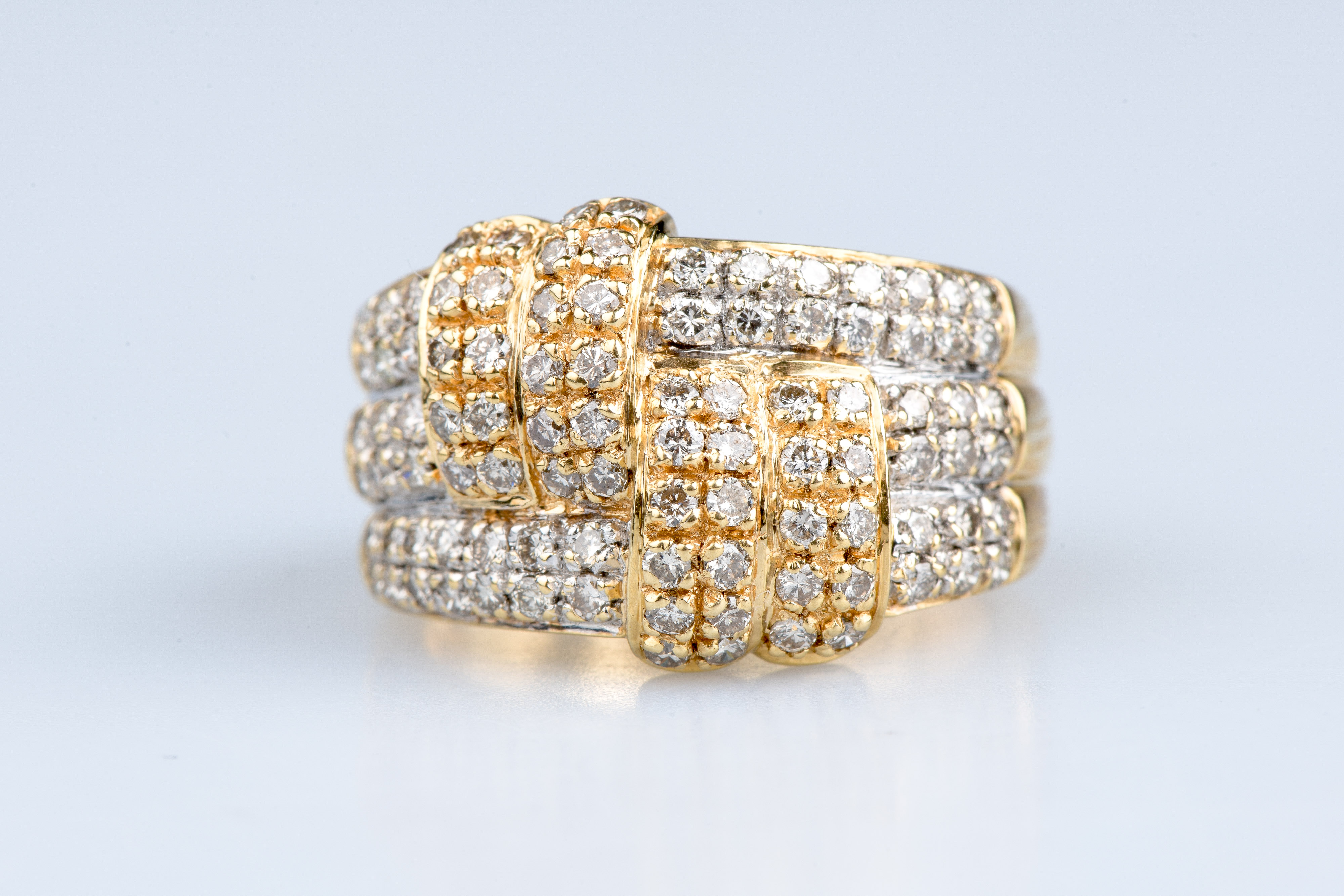 Bague Cocktail Or Blanc 18K Avec Diamants Ronds/baguettes & Perle - 5,80 Cts - Taille 54