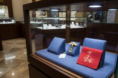 Salvador DALI (after) - Christ of Saint John of the Cross - Necklace and bracelet 2