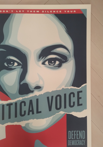 Shepard FAIREY (Obey) - Political Voice 2024  - Impression offset signée au crayon 2