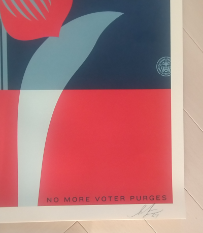 Shepard FAIREY (Obey) - Defend Democraty 2024  - Impression offset signée au crayon 2