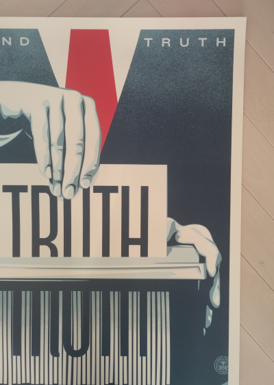 Shepard FAIREY (Obey) - Defend Truth 2024  - Impression offset signée au crayon 2