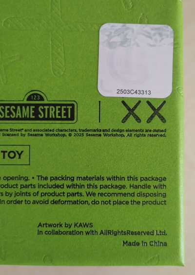 KAWS - Kaws & Sesame Street Elmo Kaws 2025 - Sculpture en résine 2