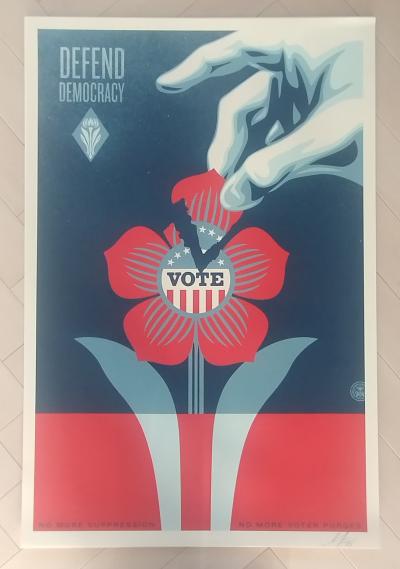 Shepard FAIREY (Obey) - Defend Democraty 2024  - Impression offset signée au crayon 2