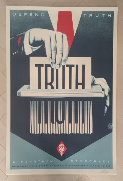 Shepard FAIREY (Obey) - Defend Truth 2024  - Impression offset signée au crayon 2
