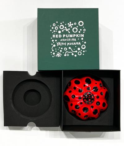 Yayoi KUSAMA: Naoshima Pumpkin (Red and Black) - Sculpture 2