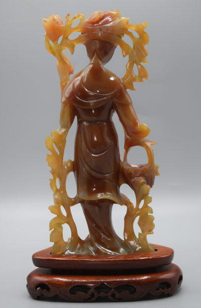 Chine -  Statuette de Femme aux Fleurs en  Agate Sculptée - 1920-1960 2