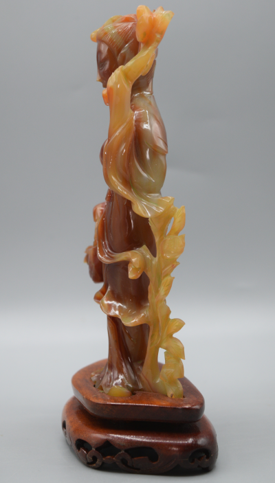 Chine -  Statuette de Femme aux Fleurs en  Agate Sculptée - 1920-1960 2