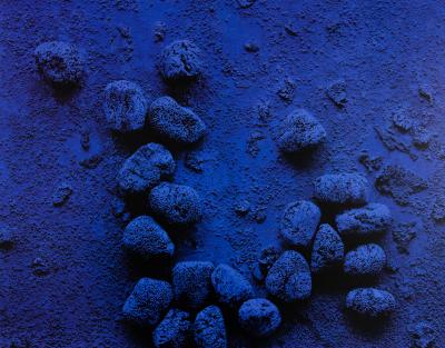 Yves KLEIN  (d’après) Relief éponge bleue - Affiche originale en couleurs 2