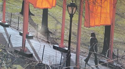 Christo et Jeanne-Claude - Promenade sous les drapeaux oranges, Central Park New York, 2005 - Lithographie offset 2